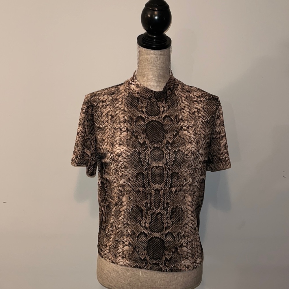 Zara TRE Snakeskin Print
Crop Top NWT Size Medium